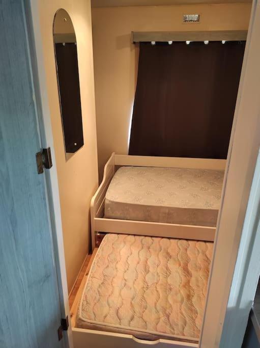 Mobil-Home Dans Un Beau Cadre A 15 Km Des Plages. لونيه المظهر الخارجي الصورة