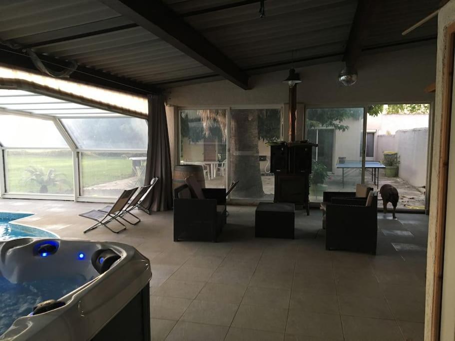 Mobil-Home Dans Un Beau Cadre A 15 Km Des Plages. لونيه المظهر الخارجي الصورة