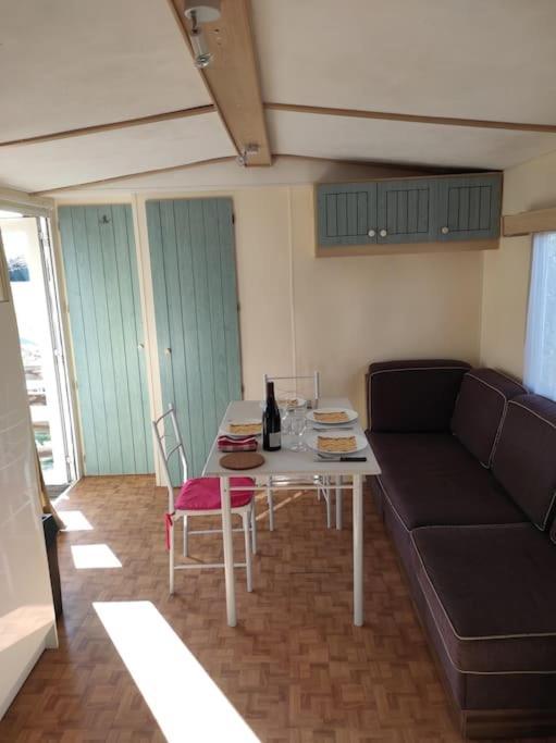 Mobil-Home Dans Un Beau Cadre A 15 Km Des Plages. لونيه المظهر الخارجي الصورة